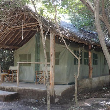 Enchoro Wildlife Camp Hotel Ololaimutiek Екстериор снимка