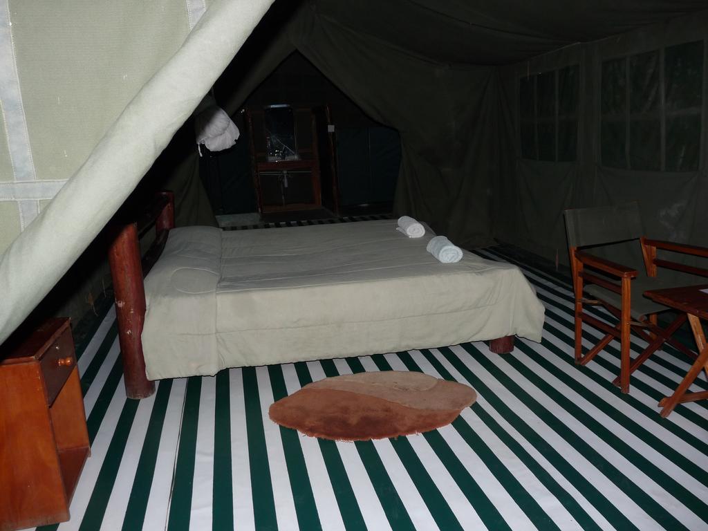 Enchoro Wildlife Camp Hotel Ololaimutiek Екстериор снимка