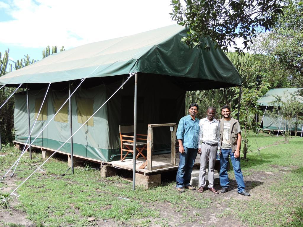 Enchoro Wildlife Camp Hotel Ololaimutiek Екстериор снимка