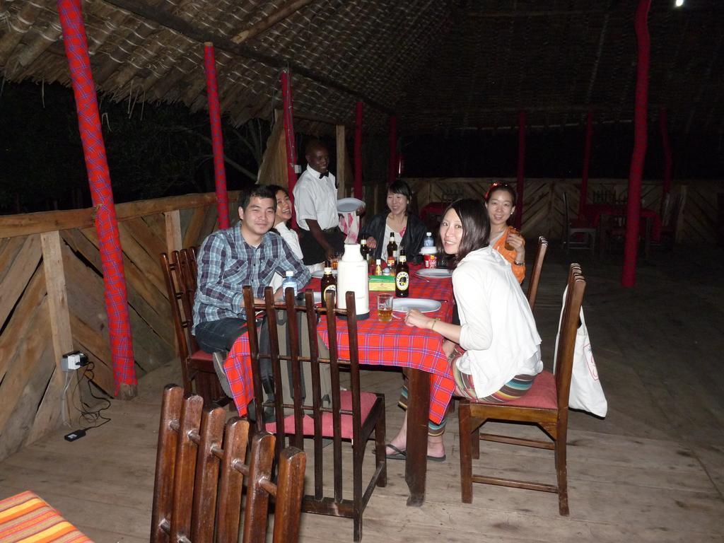 Enchoro Wildlife Camp Hotel Ololaimutiek Екстериор снимка