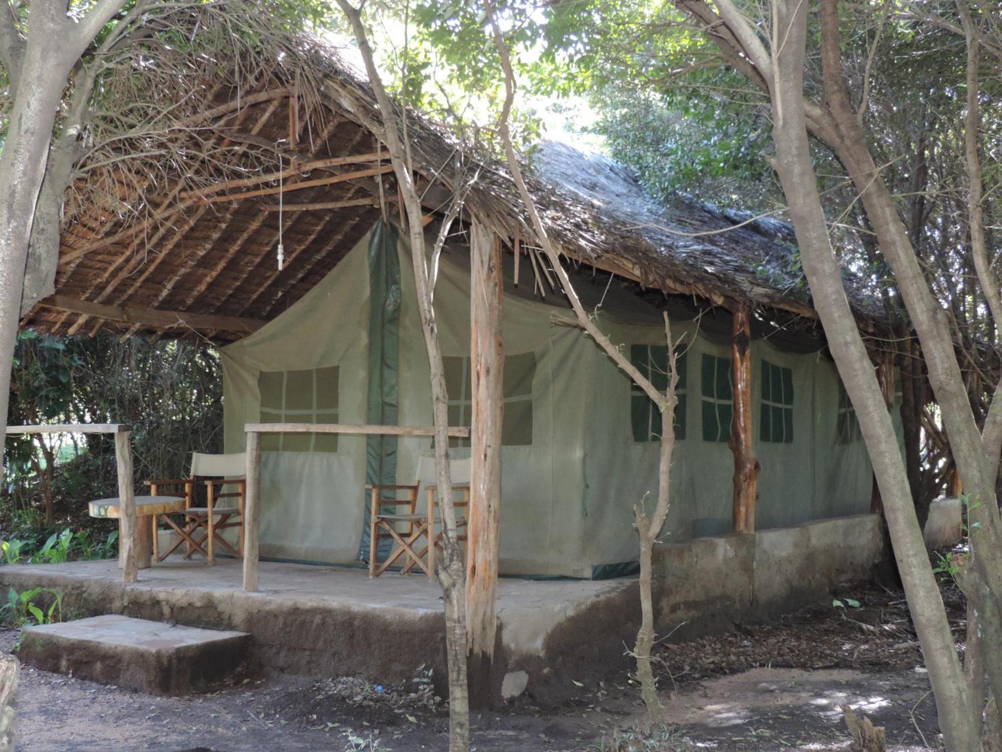 Enchoro Wildlife Camp Hotel Ololaimutiek Екстериор снимка