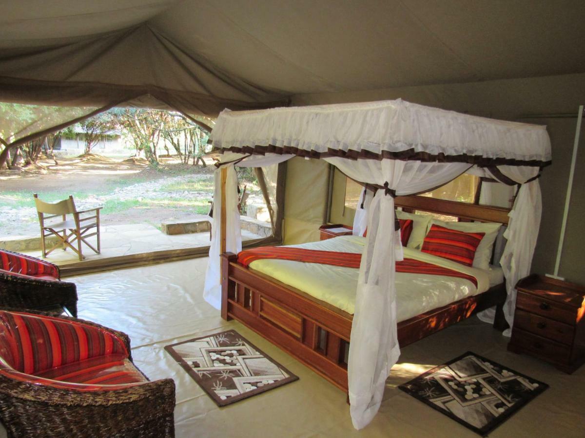 Enchoro Wildlife Camp Hotel Ololaimutiek Екстериор снимка