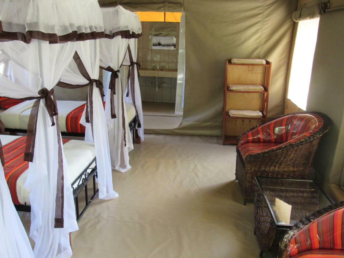 Enchoro Wildlife Camp Hotel Ololaimutiek Екстериор снимка