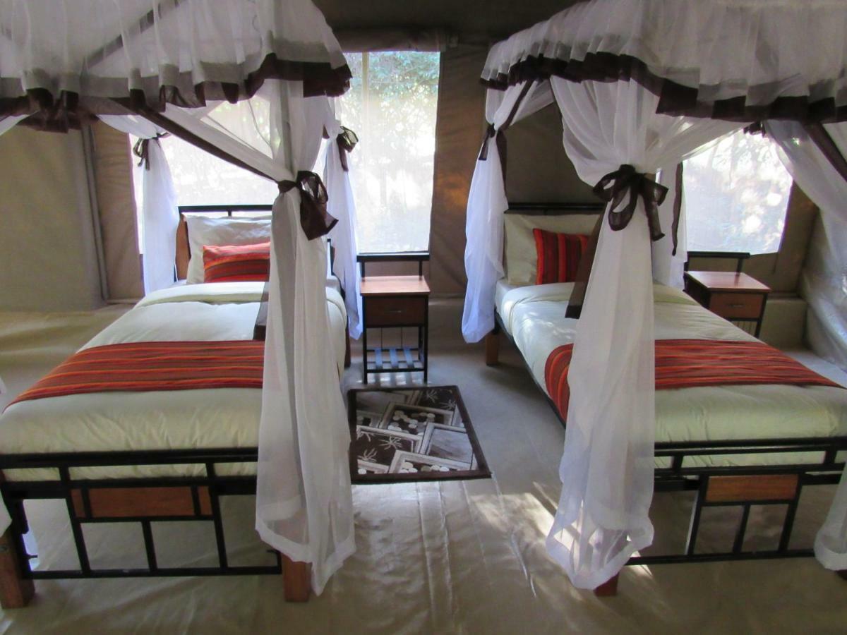 Enchoro Wildlife Camp Hotel Ololaimutiek Екстериор снимка