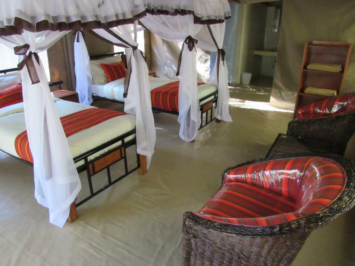 Enchoro Wildlife Camp Hotel Ololaimutiek Екстериор снимка