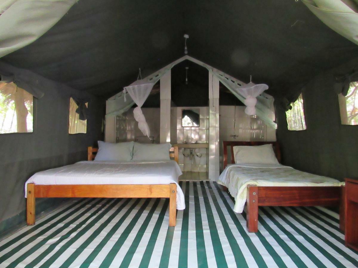 Enchoro Wildlife Camp Hotel Ololaimutiek Екстериор снимка