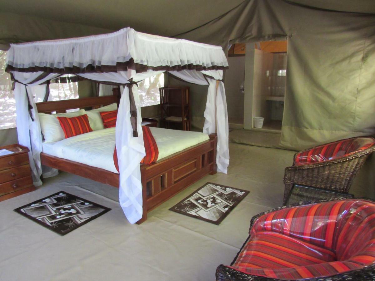 Enchoro Wildlife Camp Hotel Ololaimutiek Екстериор снимка